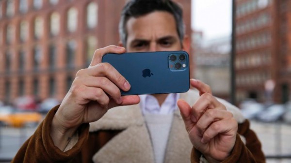 iPhone-Vergleich: iPhone 12, Pro, iPhone SE  oder ein günstiges Altmodell?